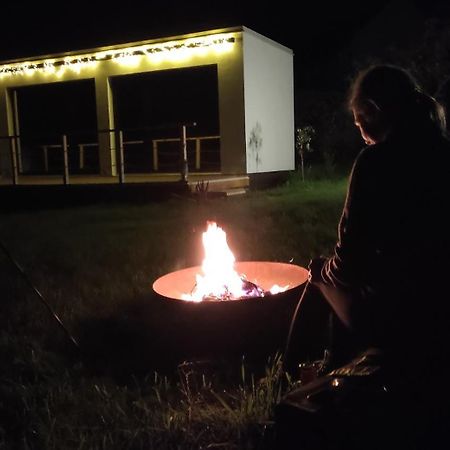 Ranch 66 - Moderni Tiny House Black Swallow Ve Stylu Route 66 Se Saunou A Bazenem Tršice Екстериор снимка