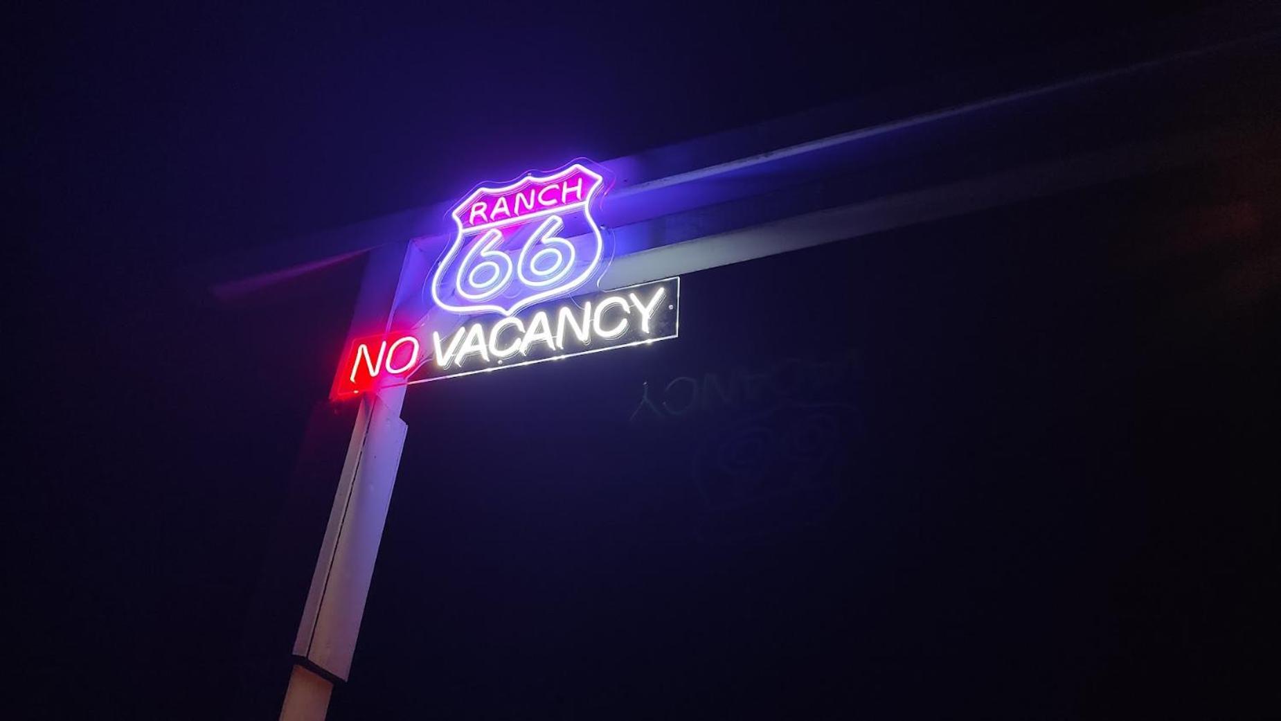 Ranch 66 - Moderni Tiny House Black Swallow Ve Stylu Route 66 Se Saunou A Bazenem Tršice Екстериор снимка