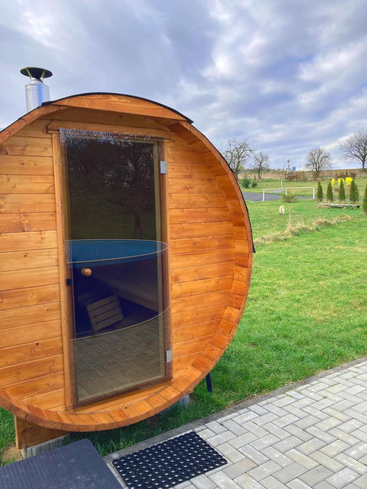 Ranch 66 - Moderni Tiny House Black Swallow Ve Stylu Route 66 Se Saunou A Bazenem Tršice Екстериор снимка